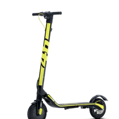 Trottinette elec VR46 UP! Cadre Alu moteur 350W brushless Pneu 8.5” Frein arr a disque 14.4kg Batt extract 36V/6.4Ah 230Wsuspension arriere ecran